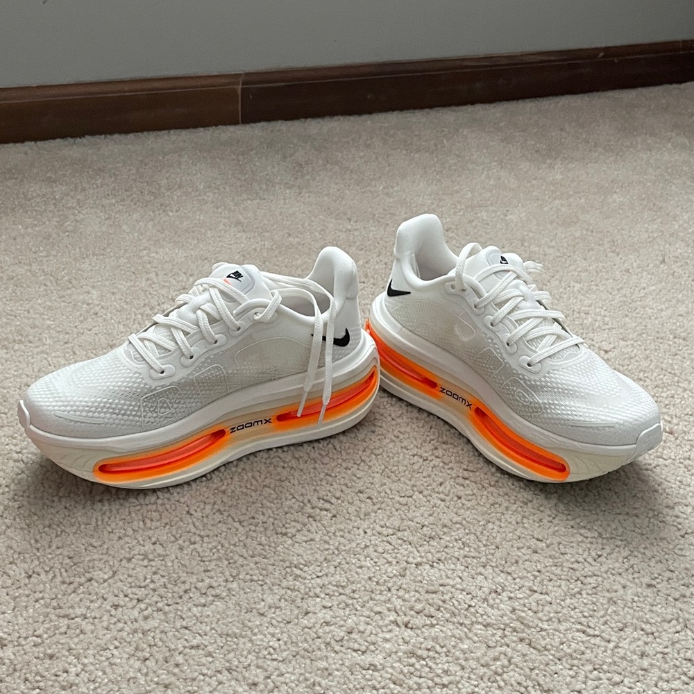 Nike Vomero Premium in Sail and Black